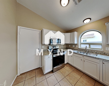 35090 N Aubrac Cir - Photo Thumbnail 5