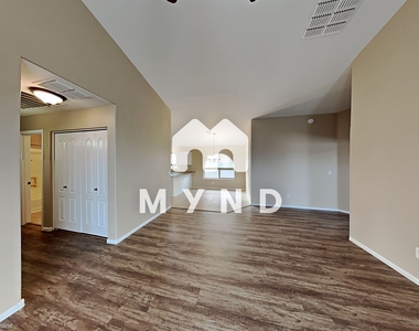 35090 N Aubrac Cir - Photo Thumbnail 3