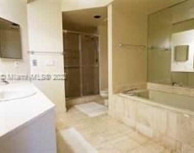 1000 E Island Blvd Apt 406 - Photo Thumbnail 6