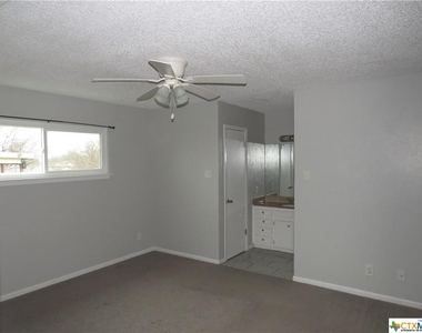 2312 Doris Drive - Photo Thumbnail 7