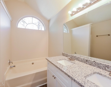 851 Sweetwater Way - Photo Thumbnail 8