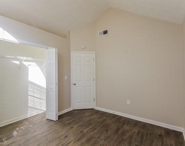 851 Sweetwater Way - Photo Thumbnail 11