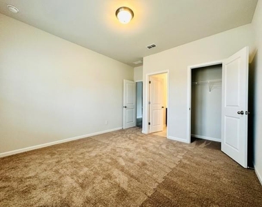 3951 Dean Grove Way - Photo Thumbnail 32