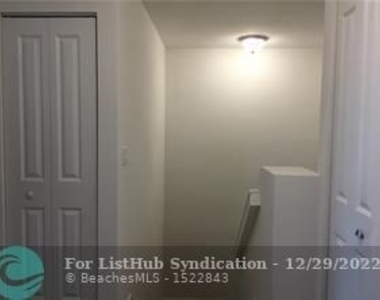 335 Nw 33 Lane - Photo Thumbnail 12