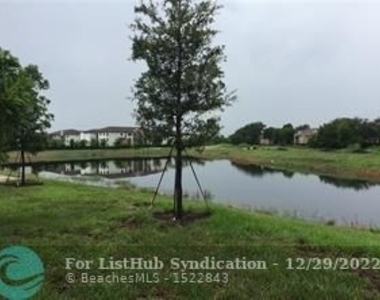 335 Nw 33 Lane - Photo Thumbnail 6