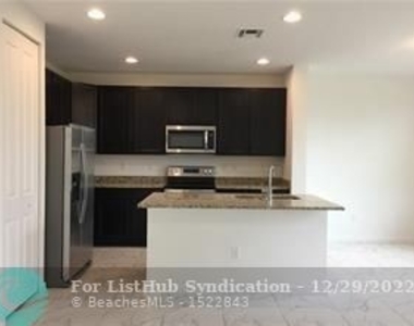 335 Nw 33 Lane - Photo Thumbnail 2