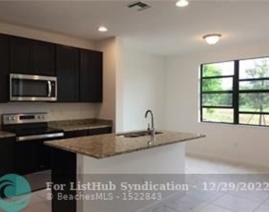 335 Nw 33 Lane - Photo Thumbnail 1