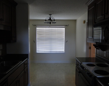 313 Canterfield Drive - Photo Thumbnail 8