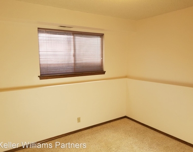 2095 Silkwood Dr - Photo Thumbnail 10