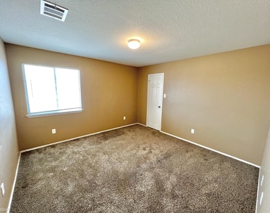 4509 Causeway Ct - Photo Thumbnail 4