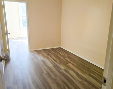 54-6 Nurge Avenue - Photo Thumbnail 3