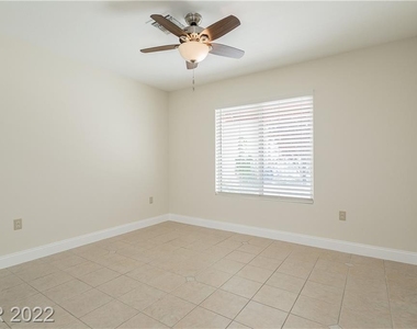 8608 Desert Holly Drive - Photo Thumbnail 15