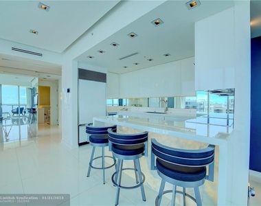 6899 Collins Ave - Photo Thumbnail 10