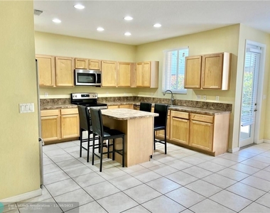 2825 S Evergreen Cir - Photo Thumbnail 4