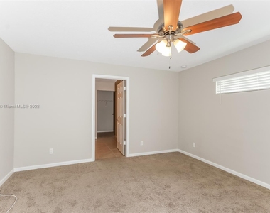 1118 Sw Hamrock Ave - Photo Thumbnail 5