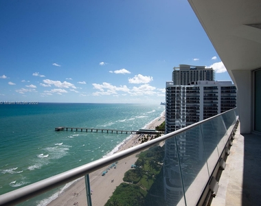 16901 Collins Ave - Photo Thumbnail 1