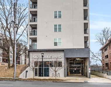 542 Boulevard Ne Unit 104 - Photo Thumbnail 1