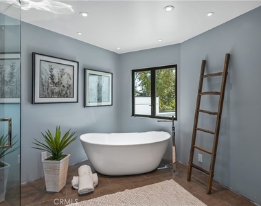 2287 Sunset Plaza Drive - Photo Thumbnail 29