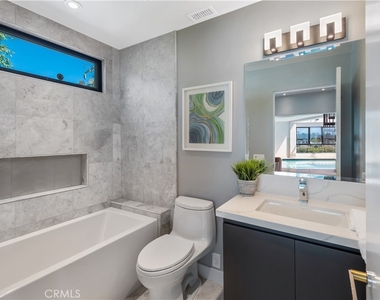 2287 Sunset Plaza Drive - Photo Thumbnail 16