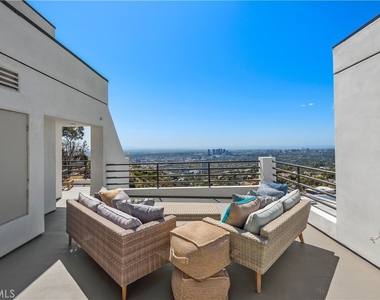 2287 Sunset Plaza Drive - Photo Thumbnail 32