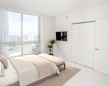 495 Brickell Ave - Photo Thumbnail 12