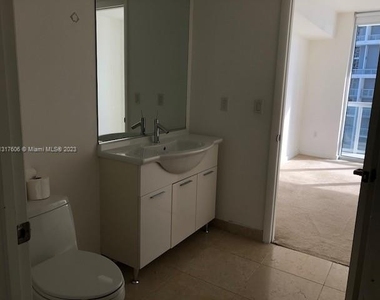 475 Brickell Ave - Photo Thumbnail 9