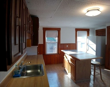 34 Forest Ave - Photo Thumbnail 3