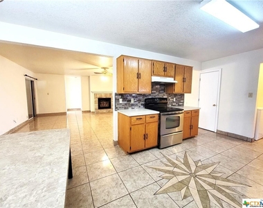 3906 Roundrock Drive - Photo Thumbnail 12