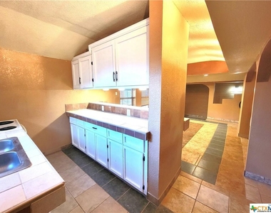 3906 Roundrock Drive - Photo Thumbnail 22