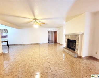 3906 Roundrock Drive - Photo Thumbnail 16