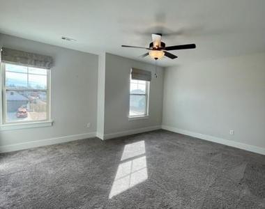 755 Lyon  Loop - Photo Thumbnail 18