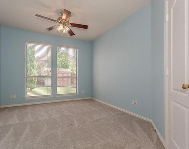 1722 Turnberry Lane - Photo Thumbnail 3