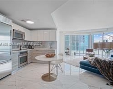 1300 Brickell Bay Dr Apt 3201 - Photo Thumbnail 2