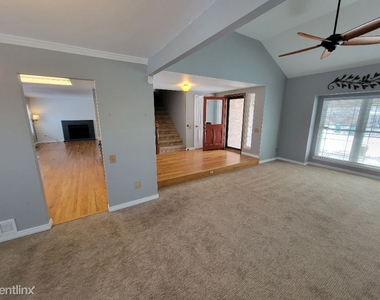 8380 Avens Circle - Photo Thumbnail 4