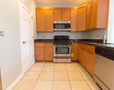 3146 W. George, Unit Hc - Photo Thumbnail 3