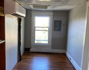 212 Summit Street - Photo Thumbnail 3