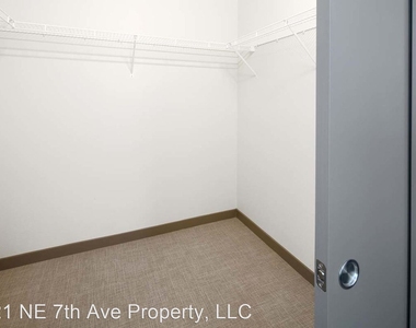 2621 Ne 7th Ave - Photo Thumbnail 12