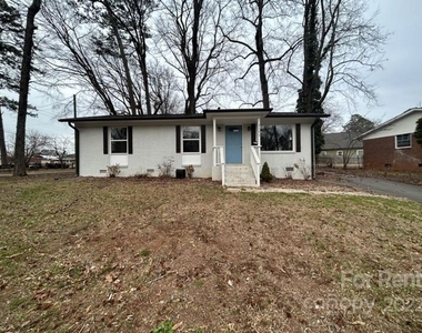 3101 St James Place - Photo Thumbnail 0