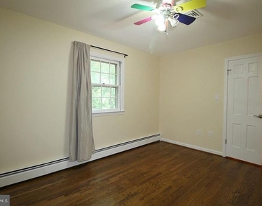 6011 Claiborne Drive - Photo Thumbnail 7