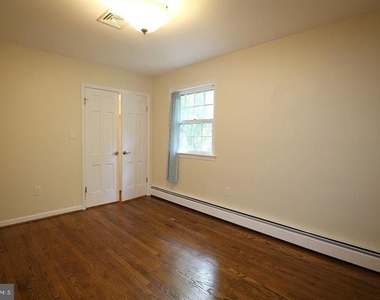 6011 Claiborne Drive - Photo Thumbnail 8