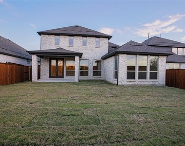 1316 Blue Bonnet Lane - Photo Thumbnail 24