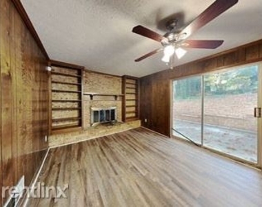 1205 Golden Cir Sw - Photo Thumbnail 0