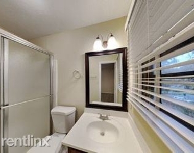 1205 Golden Cir Sw - Photo Thumbnail 6