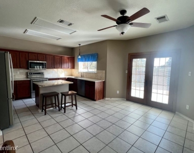 2734 Montebello - Photo Thumbnail 7