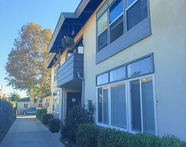 939 E. Hyde Park Blvd - Photo Thumbnail 10