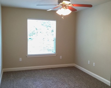 2907 Savannah Court - Photo Thumbnail 10