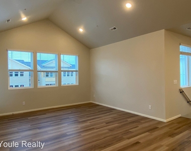 557 Vicot Way - Unit F - Photo Thumbnail 29