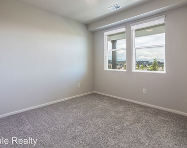 557 Vicot Way - Unit F - Photo Thumbnail 13