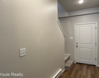 557 Vicot Way - Unit F - Photo Thumbnail 21