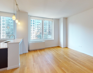 795 Columbus Avenue - Photo Thumbnail 3